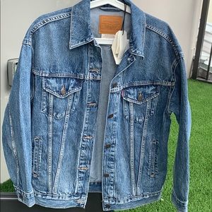 Levi’s oversized jean jacket (never worn) XS